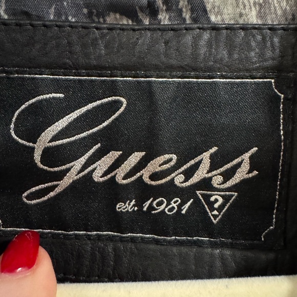 Vintage 90s/2000’s Guess Women's Black 100% Leather Motorcycle Jacket - Picture 2 of 11